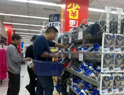 觸感營(yíng)銷 超市中塑料制品的觸覺體驗(yàn)如何影響銷售